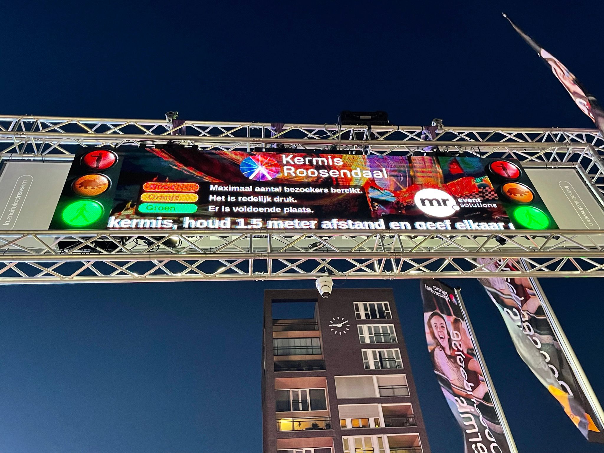 Banner Signing op de kermis